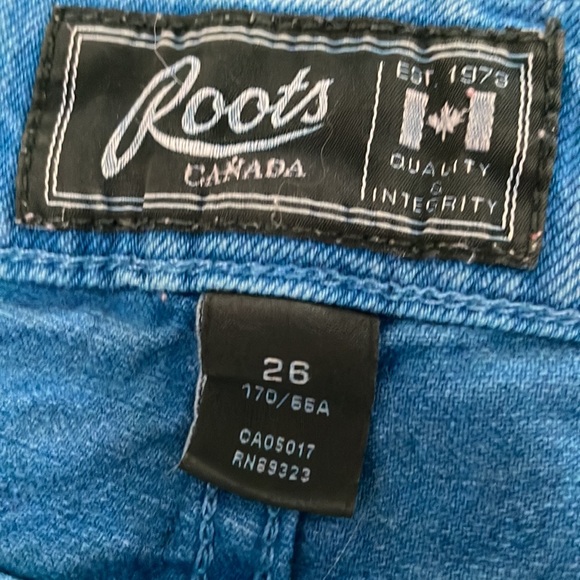 ROOTS- Cutest bright blue denim shorts (26) - Picture 2 of 4